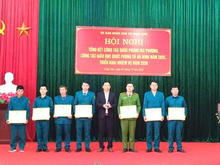 Kinh tế - Chính trị