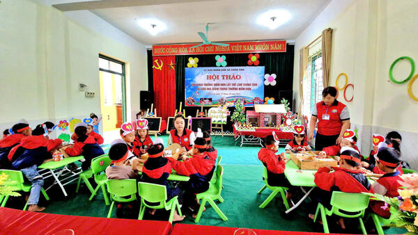 HỘI THẢO XÂY DỰNG TRƯỜNG MẦM NON LẤY TRẺ LÀM TRUNG TÂM VÀ GIÁO DỤC STEM TRONG TRƯỜNG MẦM NON