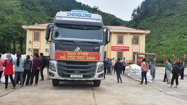 CHÂU SƠN TỔ CHỨC TIẾP NHẬN GẠO DỰ TRỮ QUỐC GIA HỖ TRỢ HỌC SINH NĂM HỌC 2025-2026