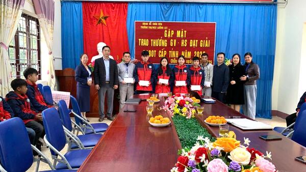 Lãnh đạo Đảng uỷ, UBND xã Châu Sơn thăm, động viên và chúc mừng thành tích của thầy và trò Trường Tiểu học & THCS Cường Lợi