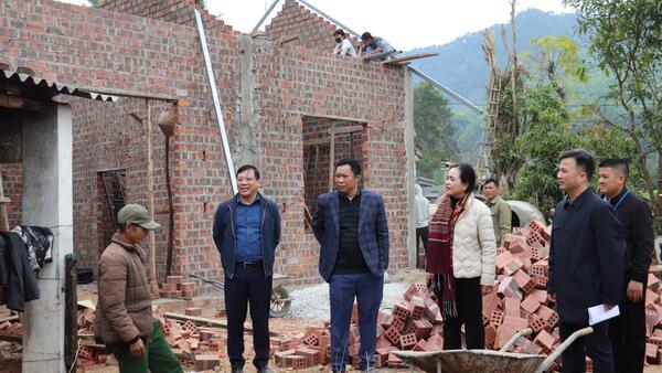 Lãnh đạo tỉnh khảo sát tình hình xóa nhà tạm, nhà dột nát tại xã Châu Sơn