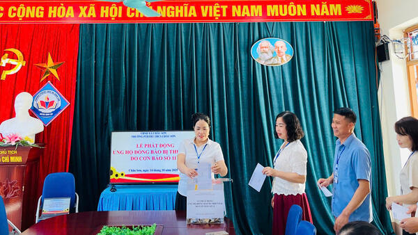 TRƯỜNG PTDTBT THCS CHÂU SƠN TỔ CHỨC LỄ PHÁT ĐỘNG ỦNG HỘ ĐỒNG BÀO BỊ THIỆT HẠI DO CƠN BÃO SỐ 11