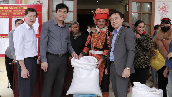 CHÂU SƠN TIẾP NHẬN VÀ CẤP PHÁT GẦN 4 TẤN GẠO CHO NHÂN DÂN GIÁP HẠT ĐẦU NĂM 2026