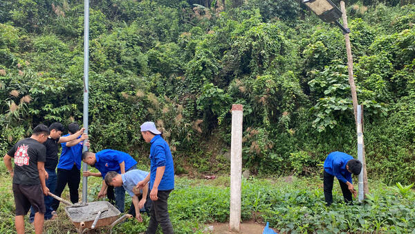 LẮP ĐẶT CÔNG TRÌNH “THẮP SÁNG ĐƯỜNG THÔN” TẠI THÔN KHE LUỒNG VÀ KHE PẶN NGỌN