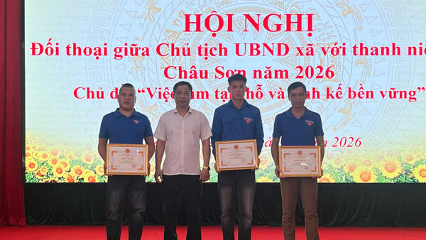 CHỦ TỊCH UBND XÃ ĐỐI THOẠI VỚI THANH NIÊN VỀ VIỆC LÀM VÀ SINH KẾ BỀN VỮNG