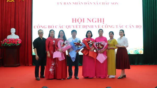 HỘI NGHỊ CÔNG BỐ CÁC QUYẾT ĐỊNH VỀ CÔNG TÁC CÁN BỘ