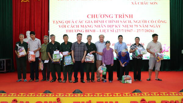TẶNG QUÀ TRI ÂN GIA ĐÌNH CHÍNH SÁCH NHÂN KỶ NIỆM NGÀY THƯƠNG BINH - LIỆT SĨ 27/7