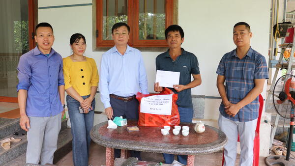THĂM, TẶNG QUÀ GIA ĐÌNH CHÍNH SÁCH, NGƯỜI CÓ CÔNG DỊP 27/7